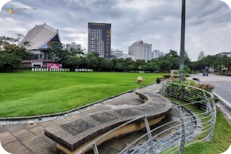 Imej Dataran Kemerdekaan Shah Alam