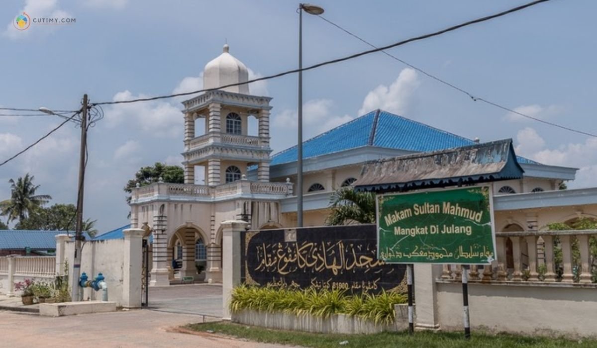 imej Makam Sultan Mahmud Mangkat Di Julang