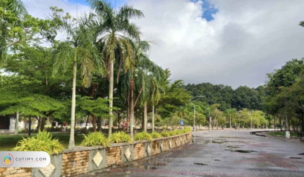 Imej Dataran Teluk Batik, Tempat Menarik di Teluk Batik